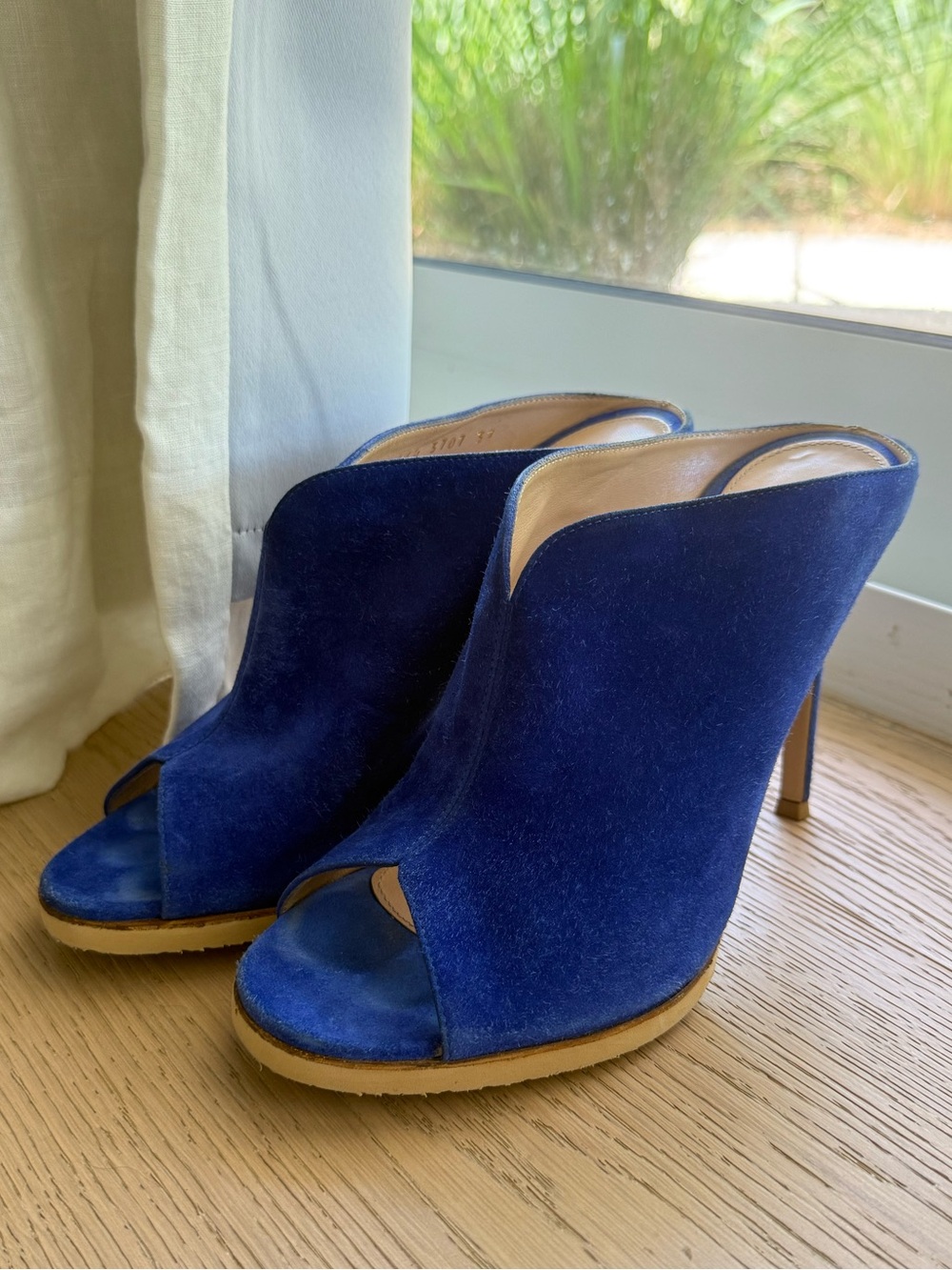 Gianvito Rossi Blue Suede Peep Toe Mules 37
